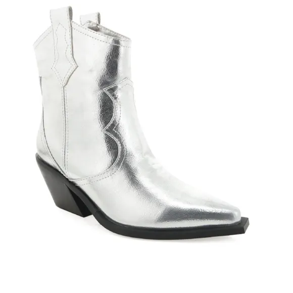 New in Box Bamboo Silver Metallic Cowgirl Ankle Boots!