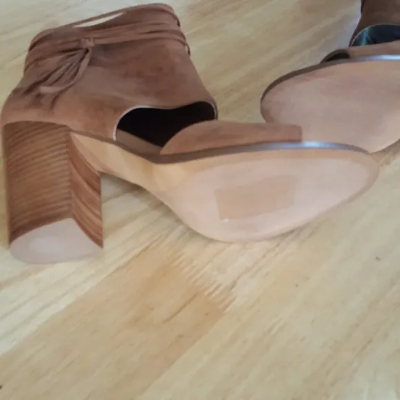 NEW IN BOX.  Crown Vintage shoes