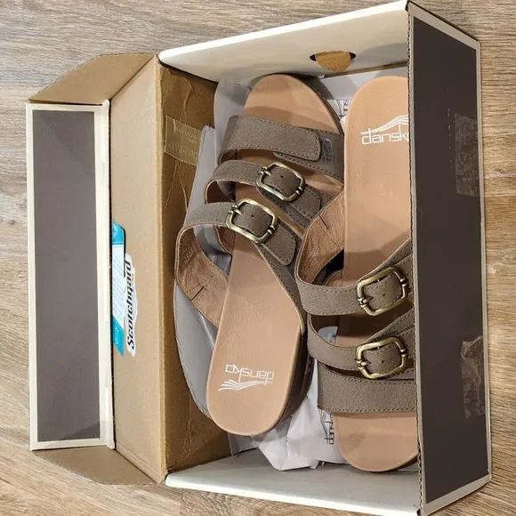 New In Box!!!  🟤 Dansko Women's Tan Sandals size 38 (US 8)👡🟤