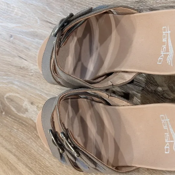 New In Box!!!  🟤 Dansko Women's Tan Sandals size 38 (US 8)👡🟤