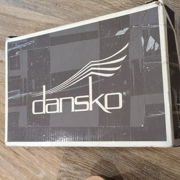 New In Box!!!  🟤 Dansko Women's Tan Sandals size 38 (US 8)👡🟤