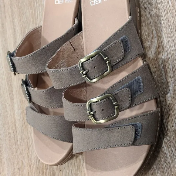 New In Box!!!  🟤 Dansko Women's Tan Sandals size 38 (US 8)👡🟤