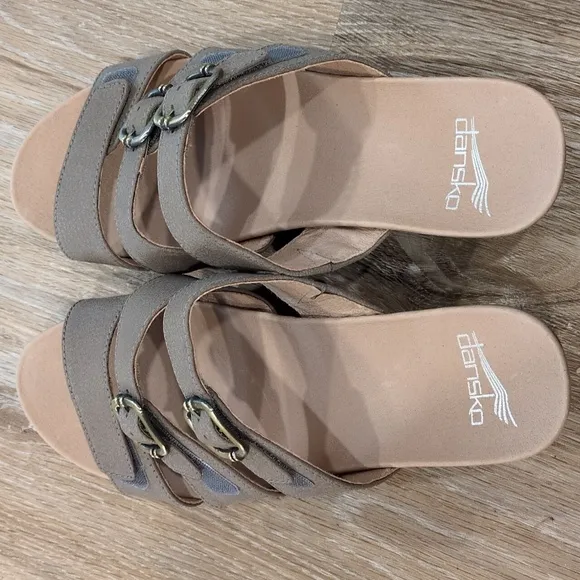 New In Box!!!  🟤 Dansko Women's Tan Sandals size 38 (US 8)👡🟤