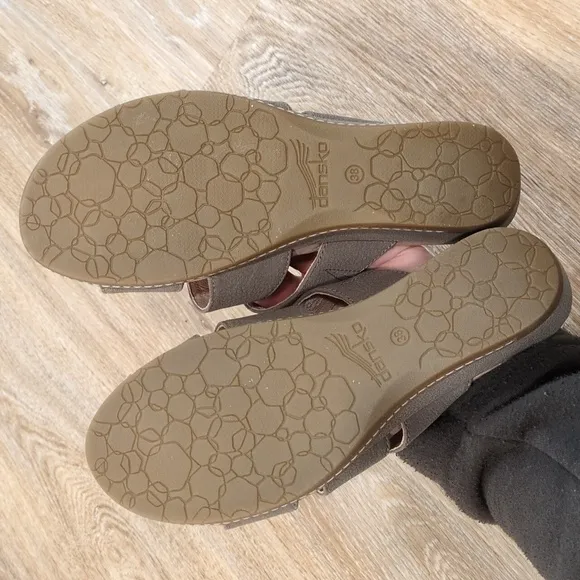 New In Box!!!  🟤 Dansko Women's Tan Sandals size 38 (US 8)👡🟤