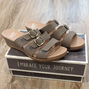 New In Box!!!  🟤 Dansko Women's Tan Sandals size 38 (US 8)👡🟤