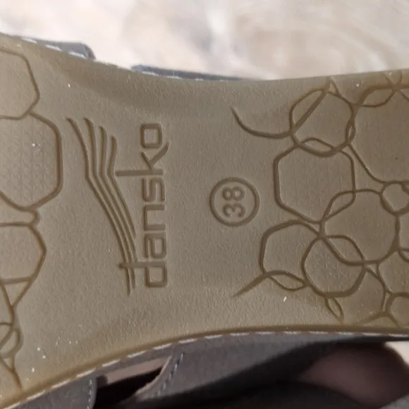 New In Box!!!  🟤 Dansko Women's Tan Sandals size 38 (US 8)👡🟤