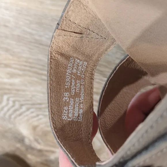 New In Box!!!  🟤 Dansko Women's Tan Sandals size 38 (US 8)👡🟤