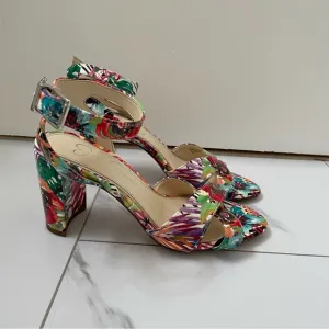 NEW Jessica Simpson Niara Floral Strap Up Block Heels Shoes
