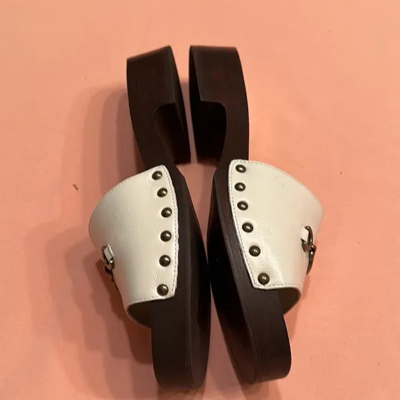 New Larroude clog mule shoes. Size 8. Dust bag included.