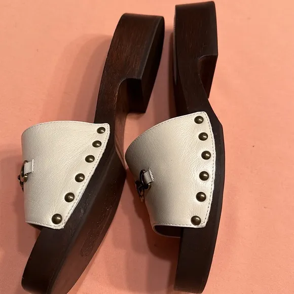 New Larroude clog mule shoes. Size 8. Dust bag included.