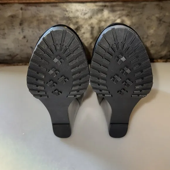 NEW Lauren Ralph Lauren Black Wedge Ankle Boot In Size 6