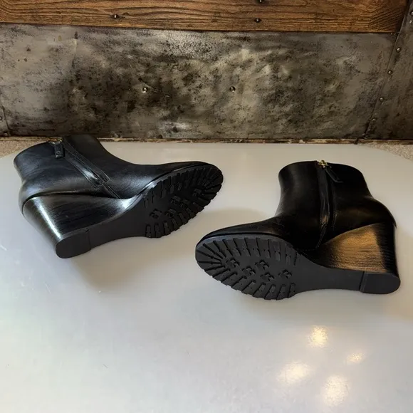 NEW Lauren Ralph Lauren Black Wedge Ankle Boot In Size 6