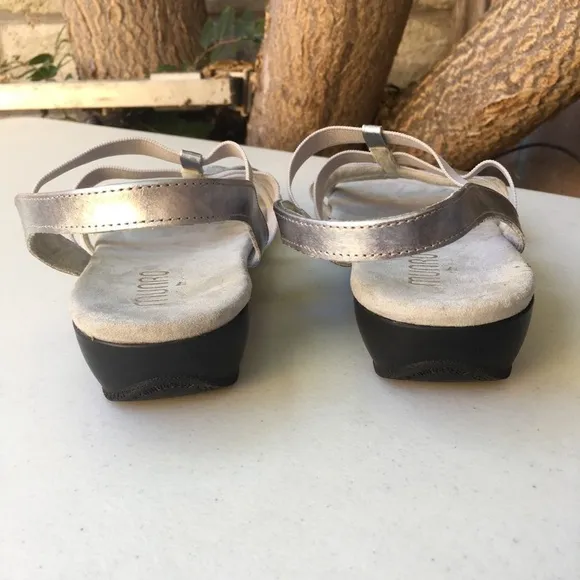 NEW MUNRO Bev Silver Sandals Size 9.5 Wide Width Comfort Shoe