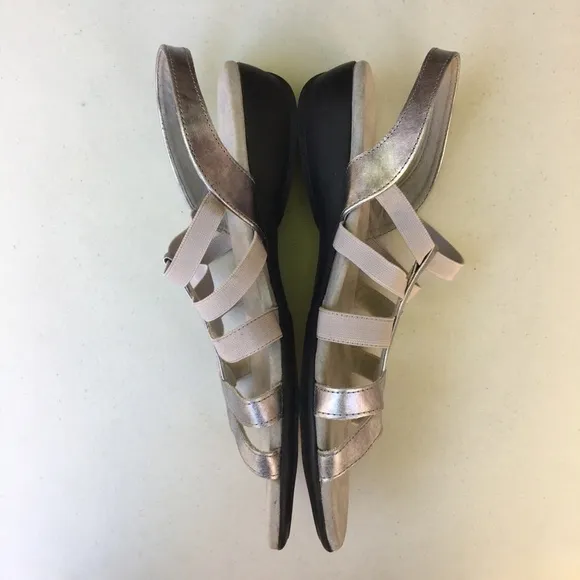NEW MUNRO Bev Silver Sandals Size 9.5 Wide Width Comfort Shoe