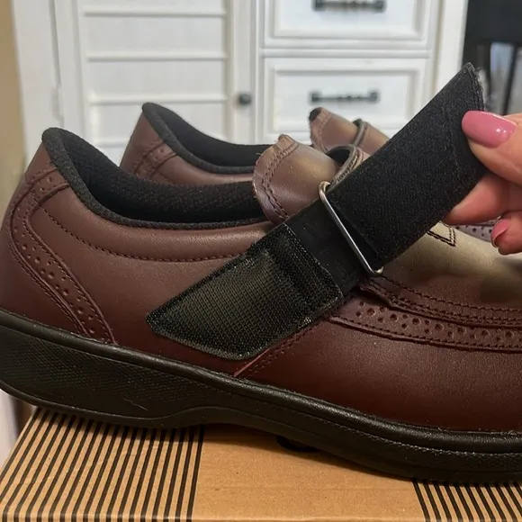New Size 10.5 Wide Hook &amp; Loop Brown Leather Lincoln Center Orthofeet Shoes