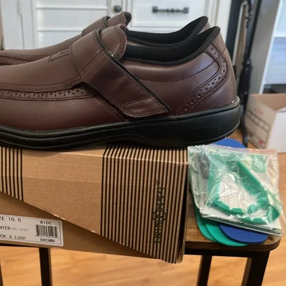 New Size 10.5 Wide Hook &amp; Loop Brown Leather Lincoln Center Orthofeet Shoes