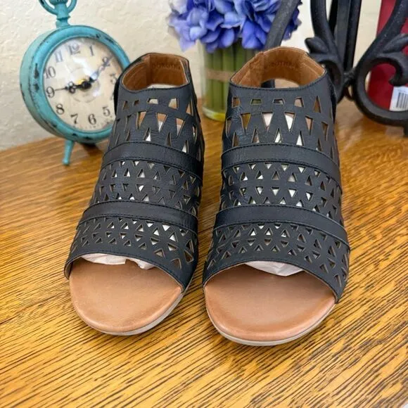 NEW Spring Step Dorotha Black Cut Out Sandals Size 8 Eu 38 Career, Casual NWOT