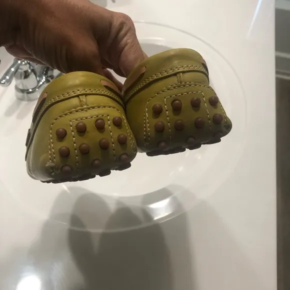 NEW Todd’s Yellow mustard with an undertone of green Todd driving shoes  7.5