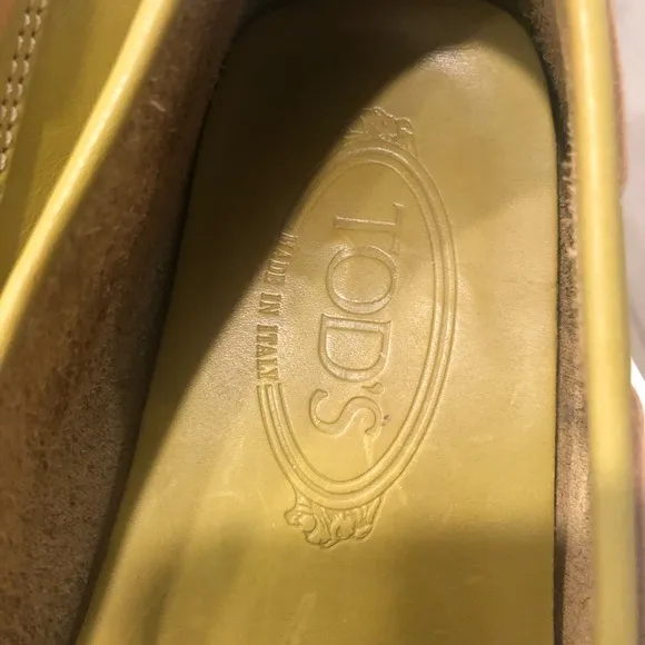 NEW Todd’s Yellow mustard with an undertone of green Todd driving shoes  7.5