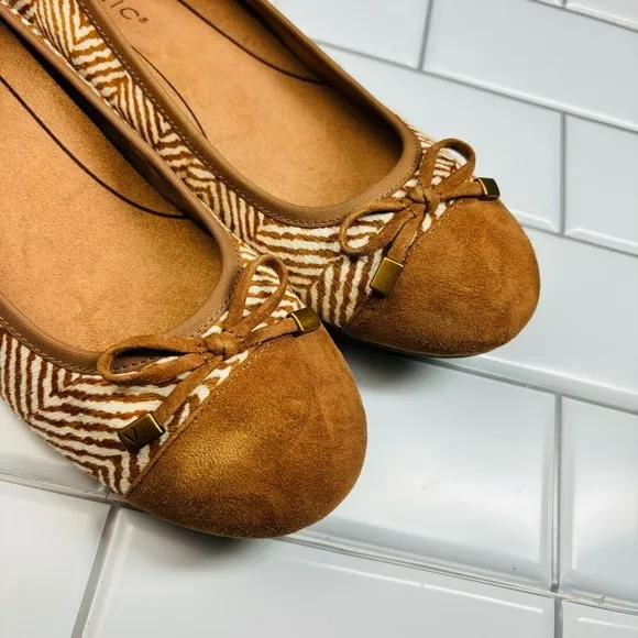New VIONIC Minna Herringbone Brown Cream Cow Hair Suede Bow Ballet Flats 9