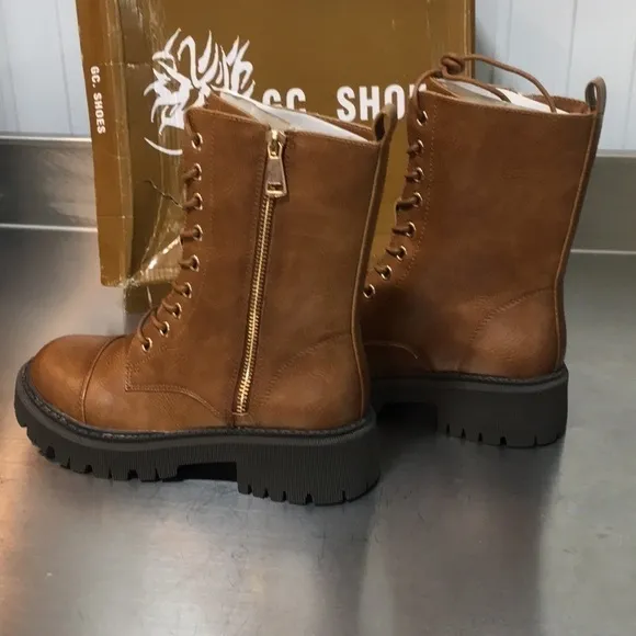 New WB Woman’s Macys Brand GC. Shoes MCKay Leather Combat Boots