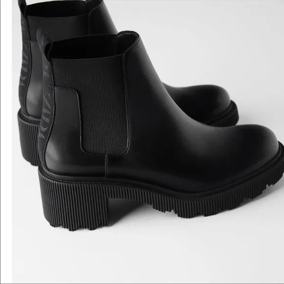 New Zara Low Lug Chelsea Logo Ankle Boots