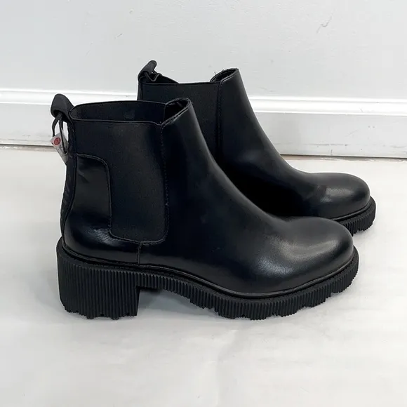 New Zara Low Lug Chelsea Logo Ankle Boots