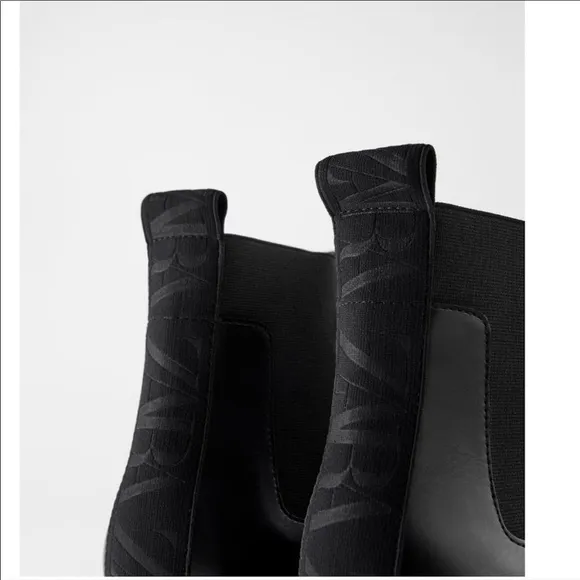 New Zara Low Lug Chelsea Logo Ankle Boots