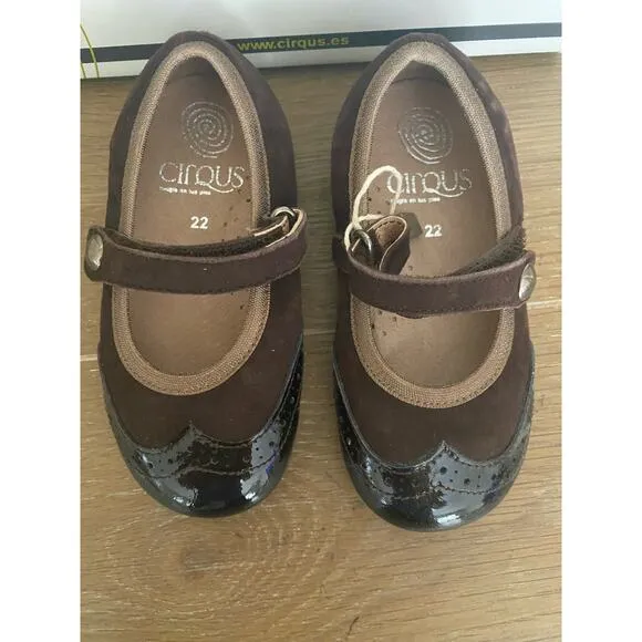 NIB Cirqus brown Mary Jane shoes, size 22 toddler