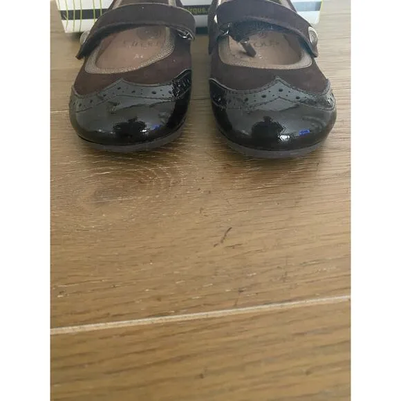 NIB Cirqus brown Mary Jane shoes, size 22 toddler