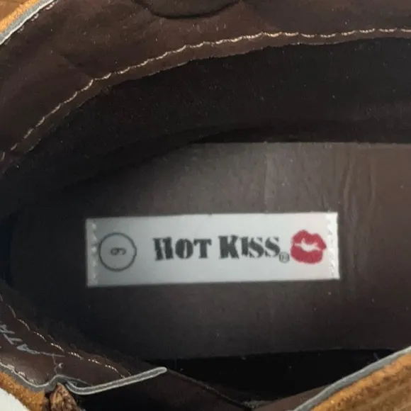 NIB Hot Kiss Beatrice camel colored ankle boots , size 9
