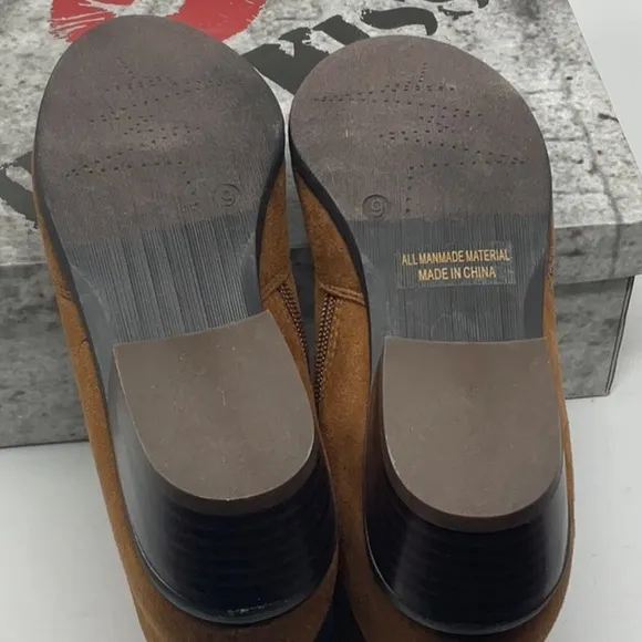 NIB Hot Kiss Beatrice camel colored ankle boots , size 9