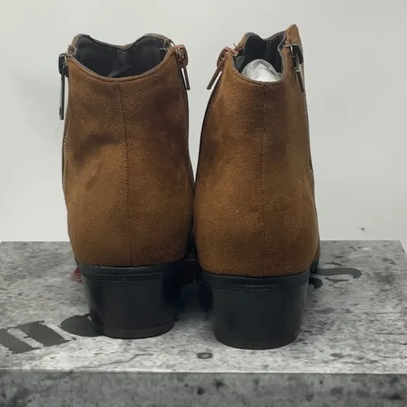 NIB Hot Kiss Beatrice camel colored ankle boots , size 9