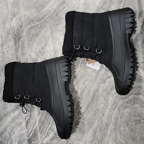 NIB  LADIES CHOOKA COLD WEATHER SNOW BOOTS