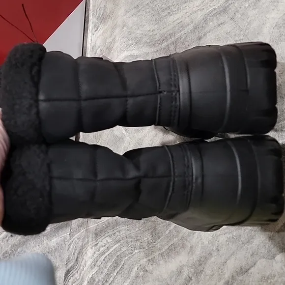 NIB  LADIES CHOOKA COLD WEATHER SNOW BOOTS