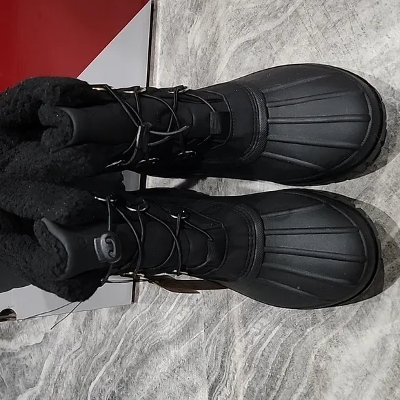 NIB  LADIES CHOOKA COLD WEATHER SNOW BOOTS