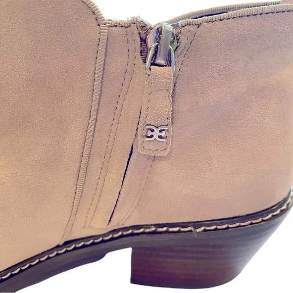 NIB Sam Edelman Suede Pryce Bootie Putty Gray Brand New in Box Size 8.5