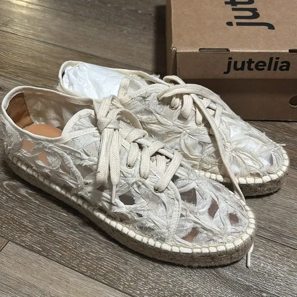 NIB Sundance Lace Petals Sneaker