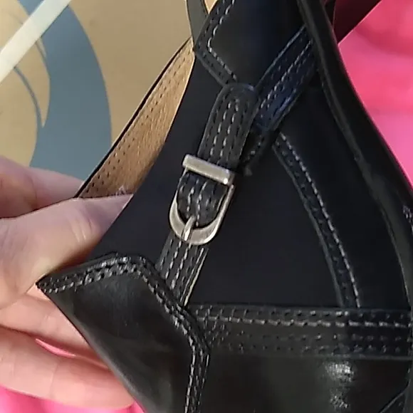 NIB Women's Clarks black leather mule size 8