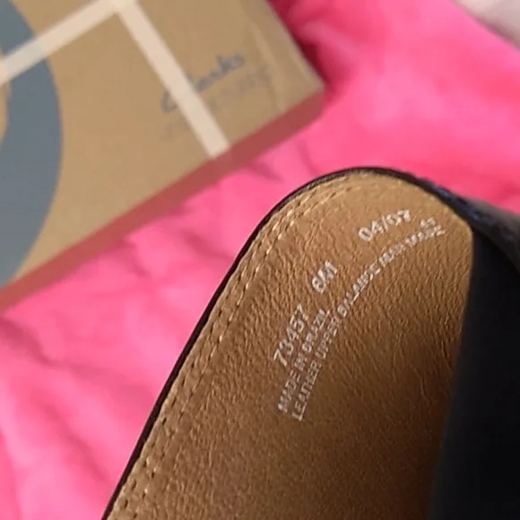 NIB Women's Clarks black leather mule size 8