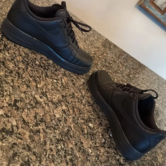 Nike Air Force 1 ‘07 triple black Men's Sneakers EUC 10.5