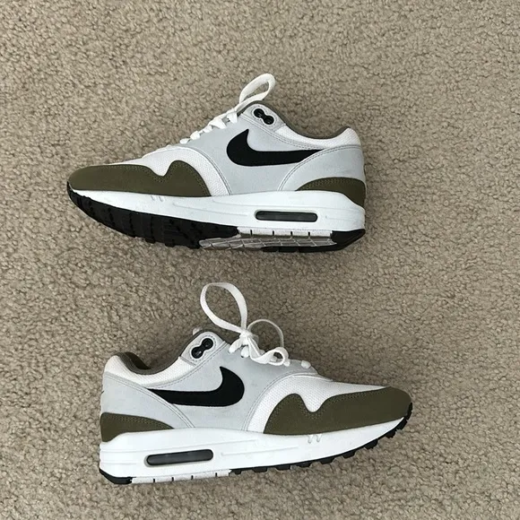 Nike Air Max Men's White and Green Sneakers