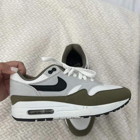 Nike Air Max Men's White and Green Sneakers