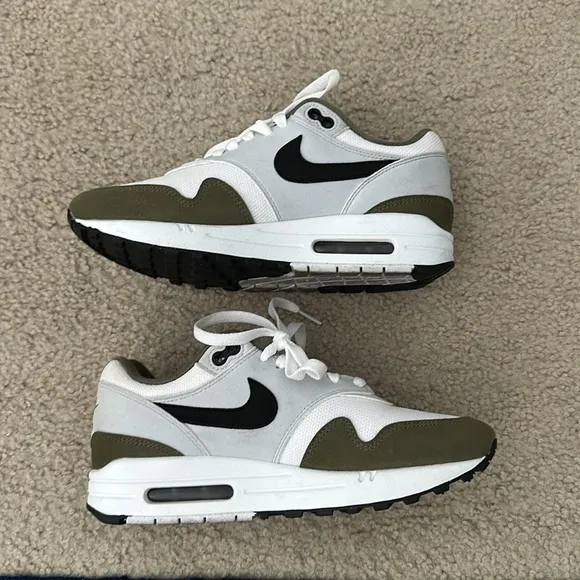Nike Air Max Men's White and Green Sneakers