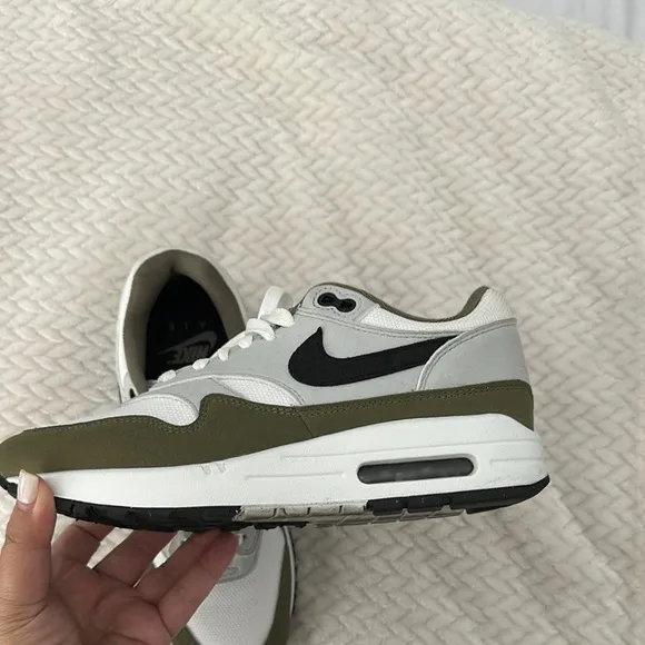 Nike Air Max Men's White and Green Sneakers