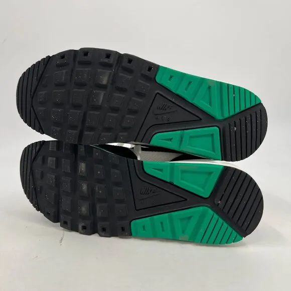 Nike Black and White Athletic Air Max Sneakers | Size 8