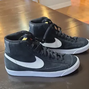 Nike Blazer Mid '77 Men's Suede Black and White High-Top Sneakers Size 8