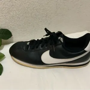 Nike Cortez '72 Basic Leather Black White Lace Up Sneakers Running Shoes 13