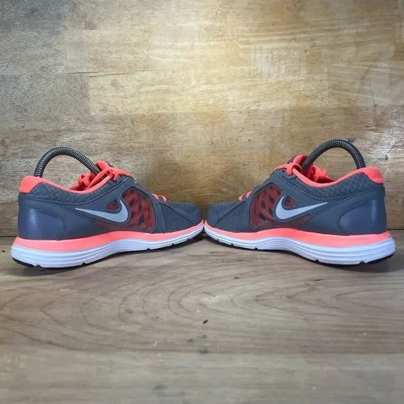 Nike Dual Fusion Womens Size 7 Running Shoes Sneakers Gray Coral 657498-001