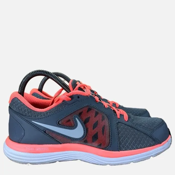Nike Dual Fusion Womens Size 7 Running Shoes Sneakers Gray Coral 657498-001